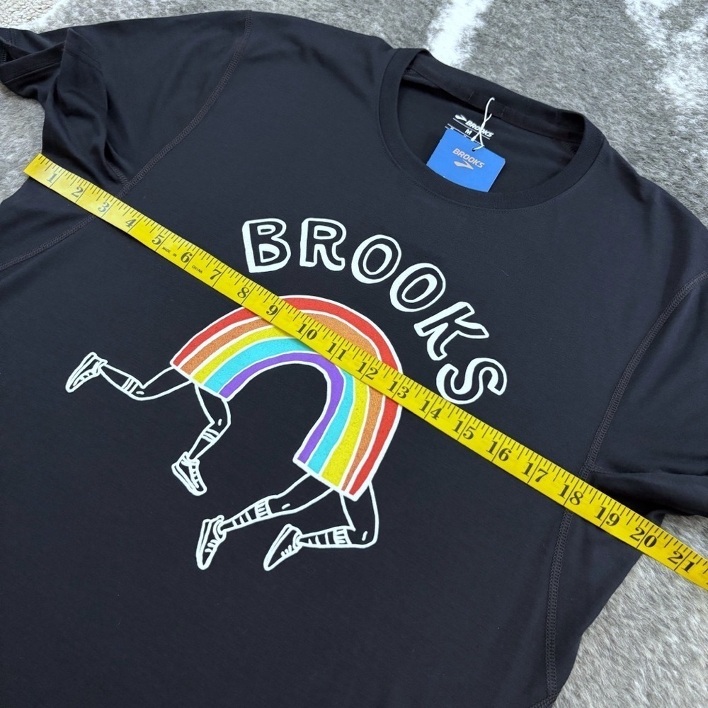 NWT Brooks Pride Distance Short Sleeve Shirt - Picture 12 of 12